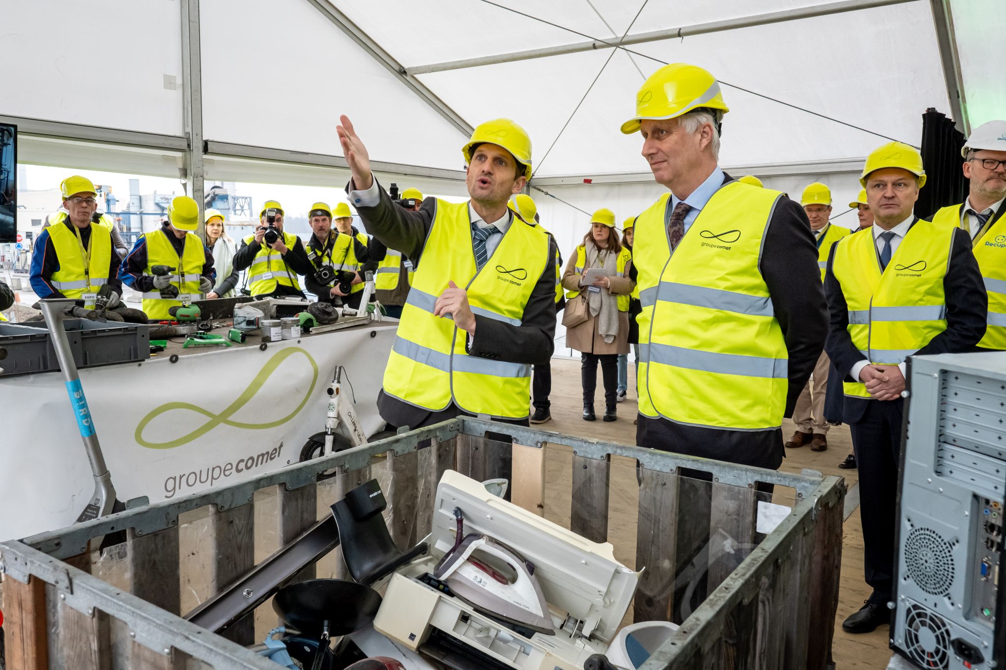 His Majesty King Philippe Visits COMET, a Company Specializing in Metal Waste Treatment